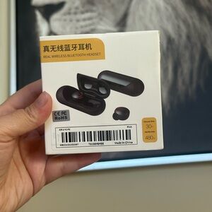 Black Wireless Bluetooth Earbuds